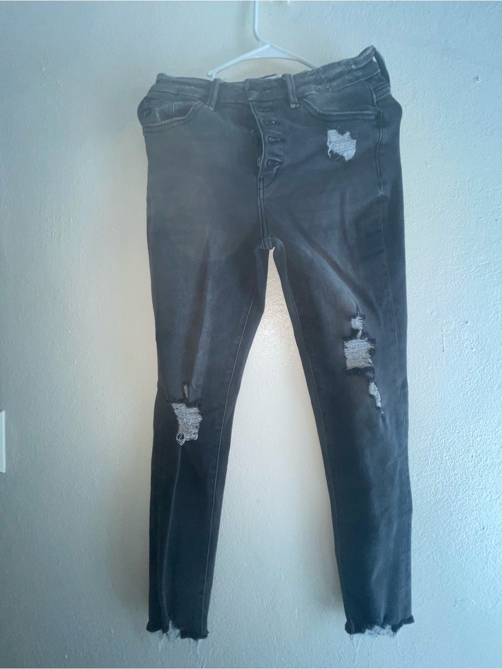 Women’s Black Distressed Skinny Jeans